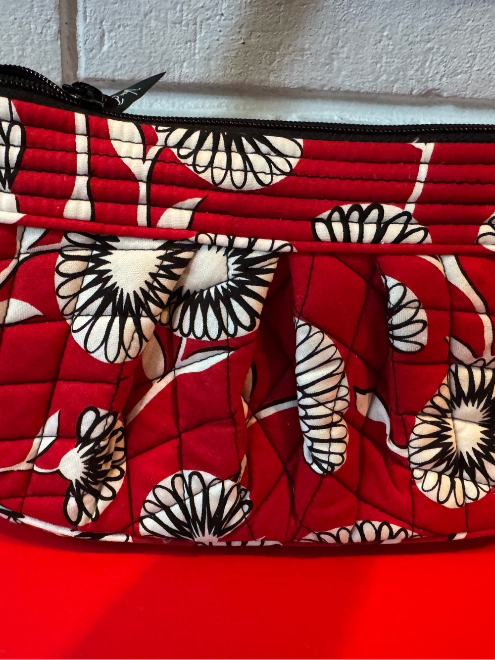 Vera Bradley Red Floral Quilted Shoulder Purse - Picture 4 of 9
